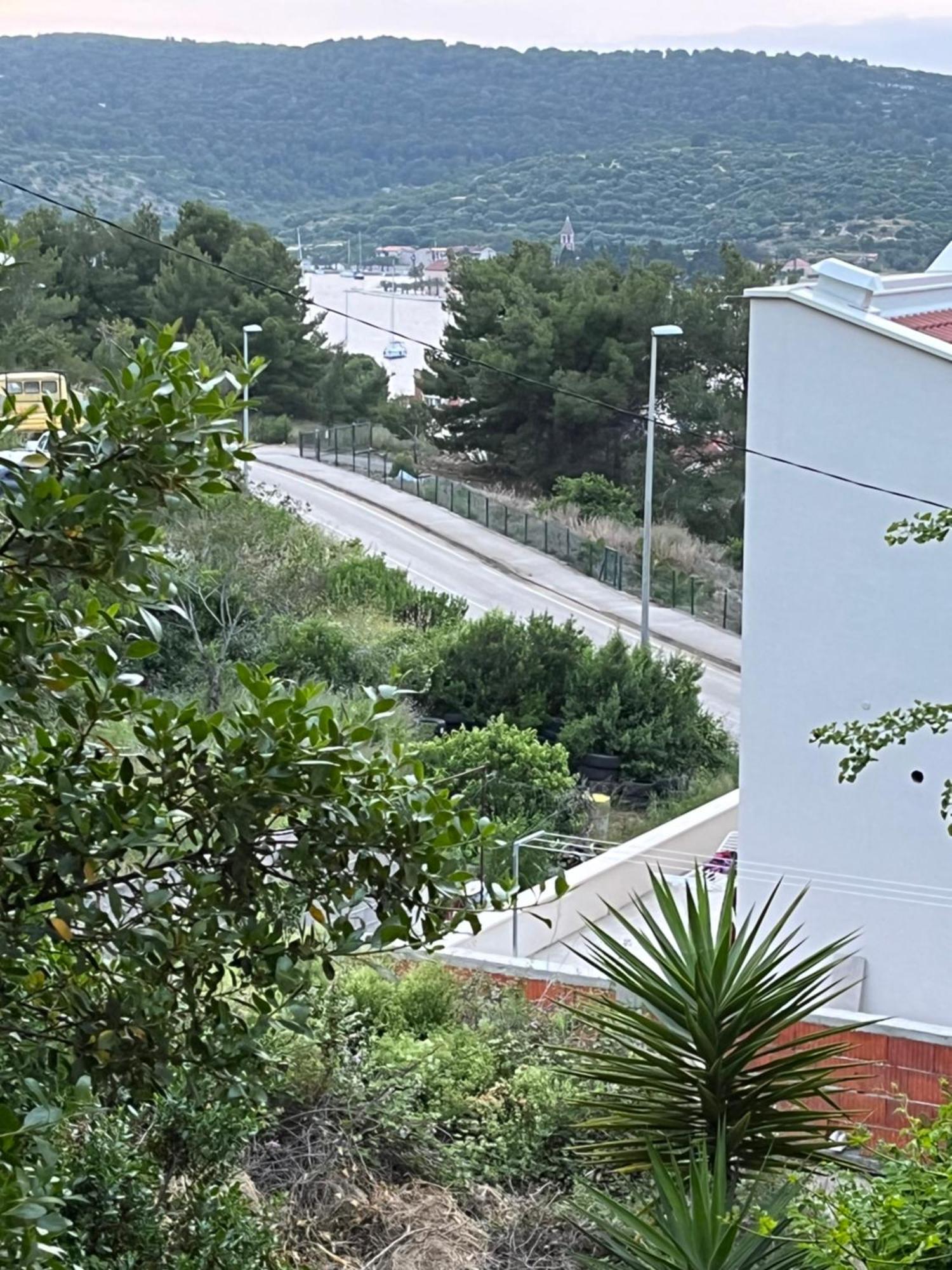 Apartments Despotovic Вис Екстериор снимка